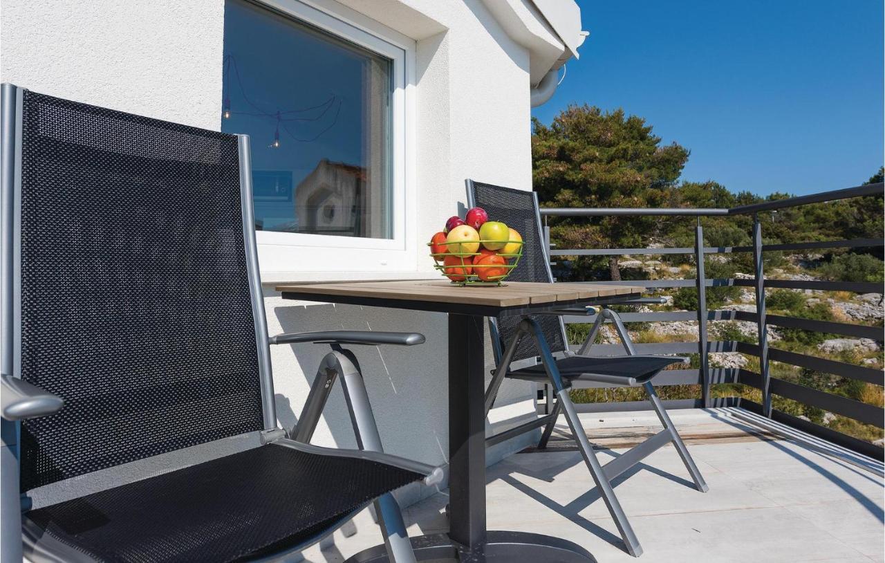 Cozy Apartment In Brodarica With Wifi Bagian luar foto